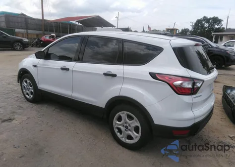 2018 Ford Escape S z USA, uszkodzony, nr VIN 1FMCU0F71JUB67365